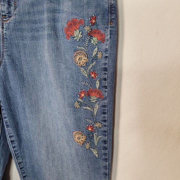 Style & Co Jeans Womens 14 Blue Curvy Boyfriend Floral Embroidered Ankle 34x27.5 - Picture 2 of 11